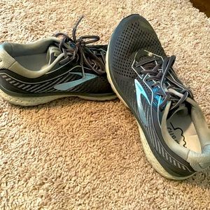 Brooks Ghost size 9.5